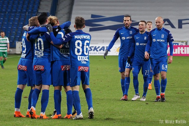 Lechia od 52 lat nie wygrała w Poznaniu i znów wraca do Gdańska z bagażem trzech goli. Kolejorz natomiast nie stracił u siebie punktów od 27 października, kiedy zremisował z Wisłą 1:1. To było siódme zwycięstwo z rzędu podopiecznych Nenada Bjelicy w „Twierdzy Bułgarska”. Zobaczcie zdjęcia!