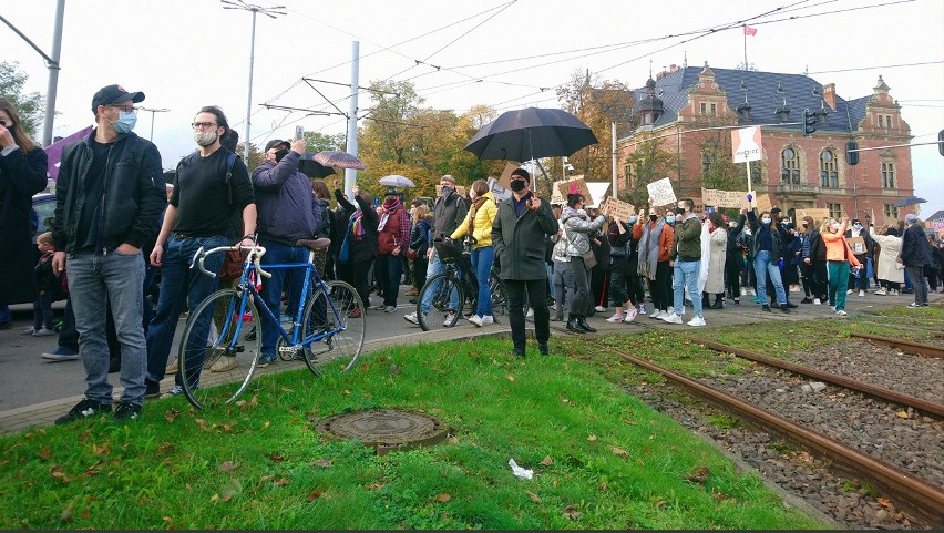 Wielka demonstracja w Gdańsku 24.10.2020! Zablokowane skrzyżowania! Protest kilku tysięcy osób po orzeczeniu Trybunału Konstytucyjnego