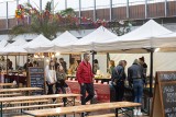 Festiwal Azjatycki na rynku w Chorzowie. Pierwszy dzień kulinarnej uczty w strugach deszczu. Zobacz ZDJĘCIA