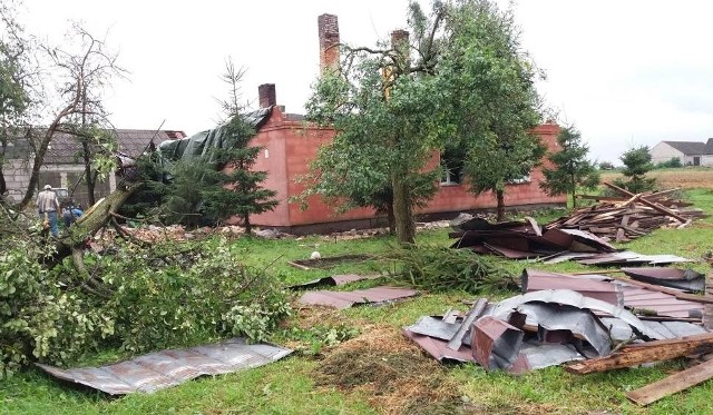 Tak po nawałnicy wyglądał dom pani Martyny z Wierzchucina Królewskiego.