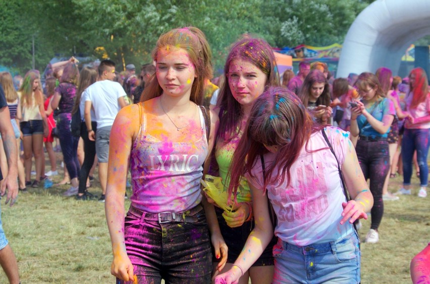 Bitwa na kolory! Holi Festival w Tarnobrzegu [ZDJĘCIA]  