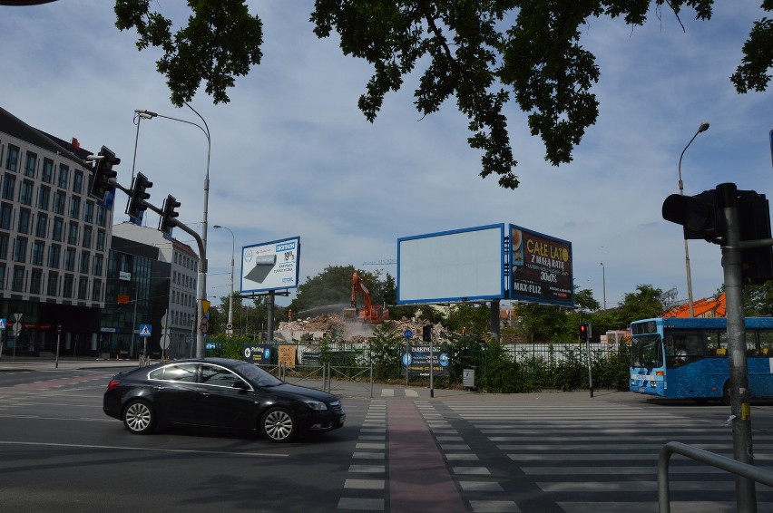 Rozbiórka budynku centrali rybnej przy Borowskiej 2