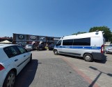 Wypadek na parkingu we Władysławowie 12.06.2019. 78-letnią kobietę przejechał cofający samochód (12.06.2019) [ZDJĘCIA]