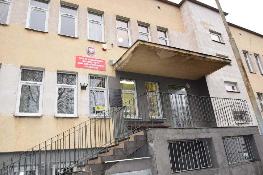 Powiat przekazał działkę na budowę nowej siedziby dla Filii Uniwersytetu Jana Kochanowskiego w Sandomierzu. Są pewne warunki  