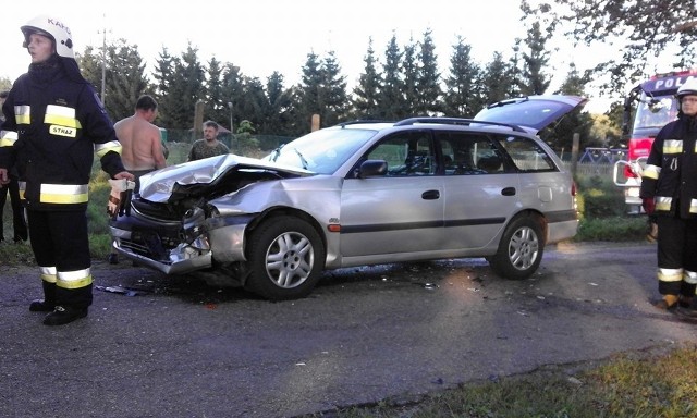 Wypadek w miejscowości Krag koło Polanowa. Zderzyły się tam dwa samochody osobowe, dwie osoby zostały ranne.  W akcji udział brały dwa zastępy OSP Polanów, pogotowie i policja. Zobacz także: Wypadek śmiertelny pod Świdwinem