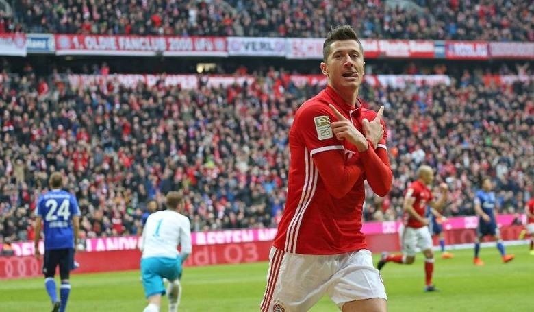 Robert Lewandowski gol na YouTube (WIDEO). Bayern Monachium - Borussia Dortmund 4:0. Bundesliga, skrót