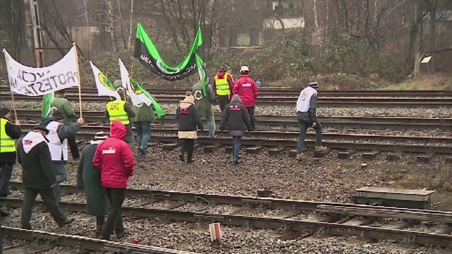 Katowice: Górnicy i ich zwolennicy zablokowali Pendolino [ZDJĘCIA, WIDEO]