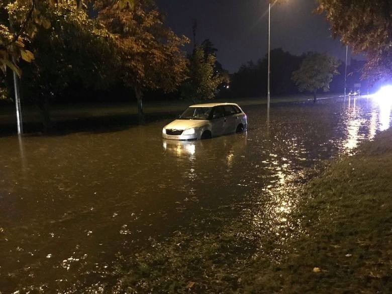 Ulewa w Białymstoku. W ciągu 20 minut spadło 28 litrów wody...