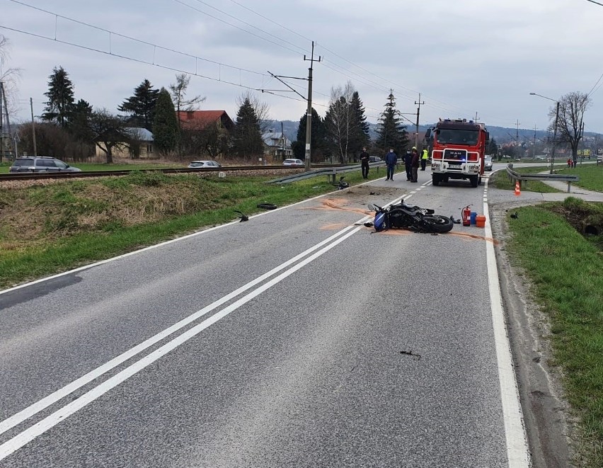 Kierowca motocykla ucierpiał w wypadku, do którego doszło w...