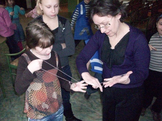 W Pegazie dzieci wykonywały stroje czarodziejów i uczyły się sztuczek magicznych.