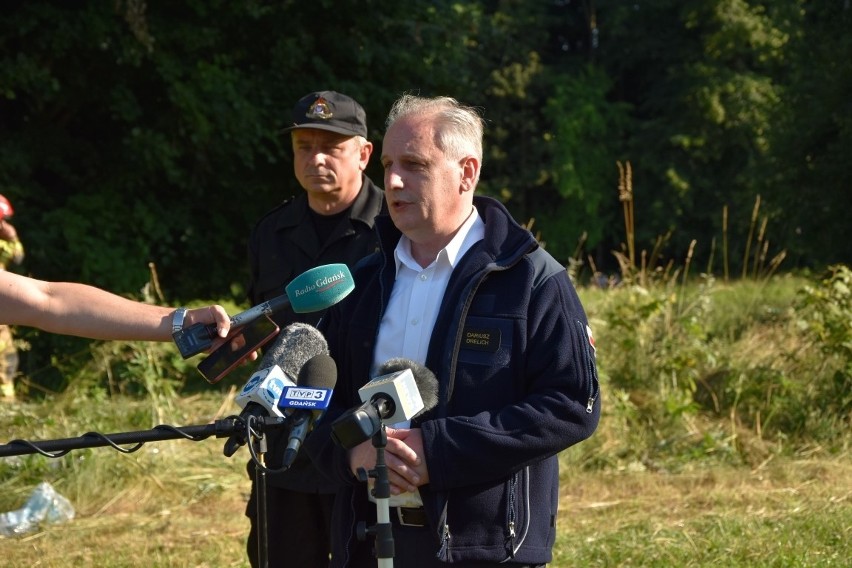 Wypadek w Mierzynie. 14.07.2020 r. 3 osoby nie żyją. Służby nie podają jeszcze przyczyn zdarzenia. Wojewoda na miejscu tragedii