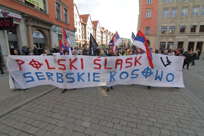 Marsz NOP-u we Wrocławiu. Demonstrowali przeciwko amerykańskiej polityce (NOWE ZDJĘCIA)