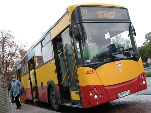 Za bilet normalny płaci się w kiosku 2,40 zł, a w autobusie - 3 zł