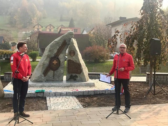 Szczyrk: pomnik w hołdzie założycielom ratownictwa górskiego w Beskidach