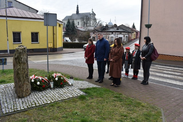 W związku z Narodowym Dniem Pamięci Polaków ratujących Żydów pod okupacją niemiecką w regionie odbyły się wydarzenia przypominające o bohaterstwie Polaków w okresie II wojny światowej. Jednym z nich było upamiętnienie rodziny Stradowskich z Chmielnika.