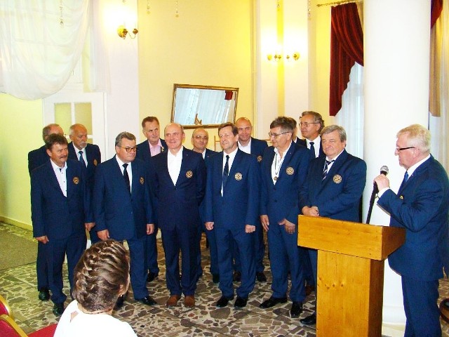 Członkowie inowrocławskiego Rotary Clubu - uczestnicy ostatniej Nocy Prezydentów. Pierwszy z prawej Janusz Niewiadomski