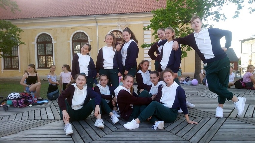Suwalski zespół "Dotyk" wystąpił podczas Dnia Tańca w Voru (zdjęcia)
