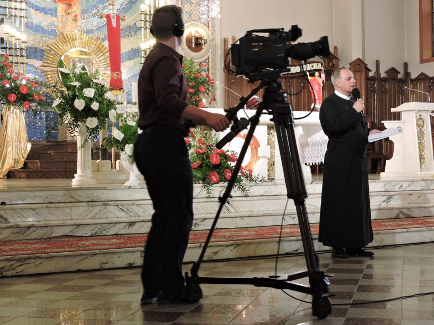 Ostrołęka.Transmisja Radia Maryja i Telewizji Trwam z kościoła Zbawiciela Świata, 27.05.2019. Odbywa się w 30-lecie parafii