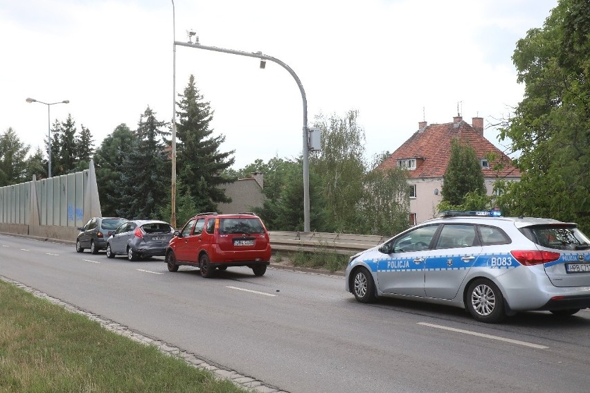 Wypadek przy mostach Jagiellońskich. Korki w stronę centrum (ZDJĘCIA)