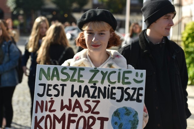 Młodzieżowy Strajk Klimatyczny w Lesznie. Protest Tysięcy Miast rozpoczął się w piątek, 20 września 2019.
