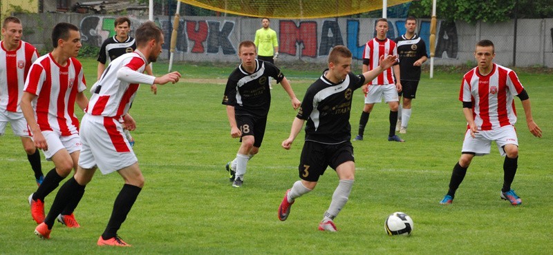 Strumyk Malawa pokonał na swoim boisku Resovię II 2-0.