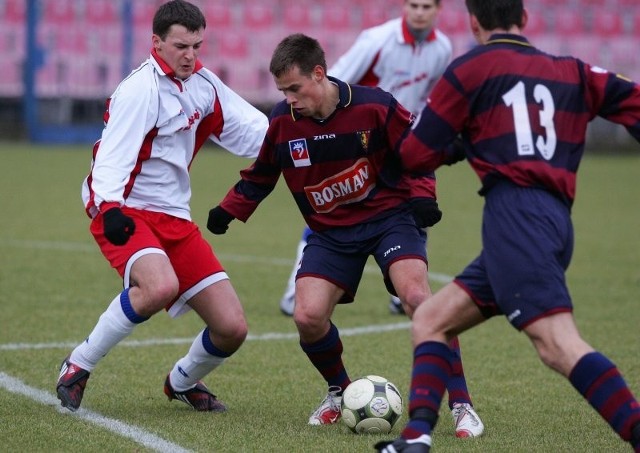 Tomasz Rydzak (w środku), jeszcze w barwach Pogoni Szczecin