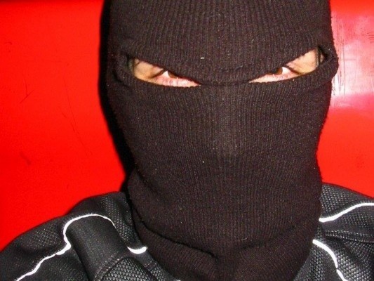 Bandyta w miejscowości Szczepankowo po wejściu do banku założył kominiarkę