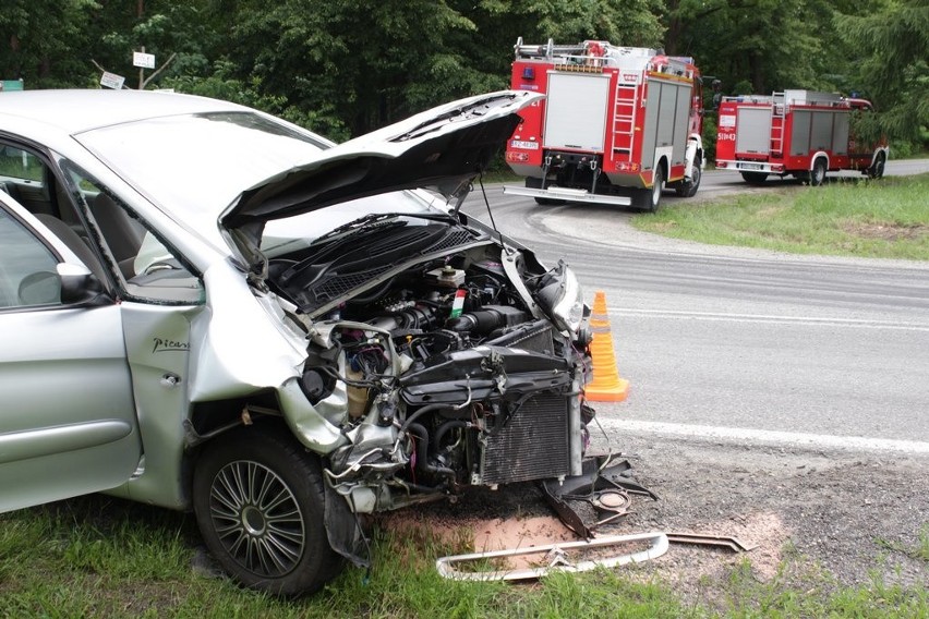 Citroenem kierowała 32-letnia mieszkanka Tarnogóry w...