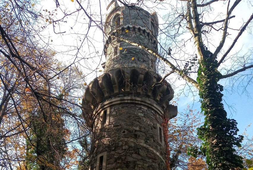 To najstarsza taka wieża widokowa w Polsce. Dostępu do jej...