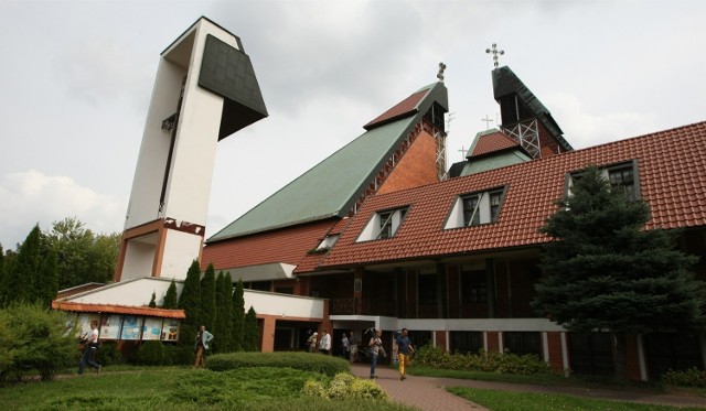 Liceum salezjańskie mieści się przy ul. Młodych Techników we Wrocławiu