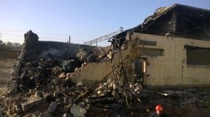 Pożar w Dąbrowie Górniczej: Płonie budynek przy Hucie Szkła Gospodarczego