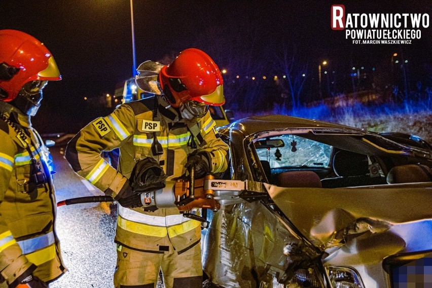 Groźny wypadek na ul. Przemysłowej w Ełku. 21-latek w BMW...