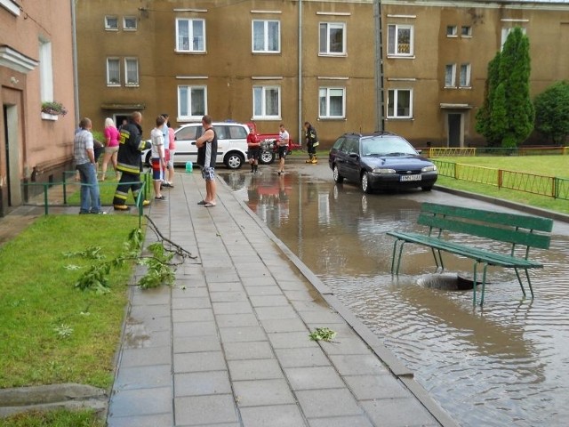 Z kolei w powiecie sejneńskim wichura zerwała dachy z kilku budynków.