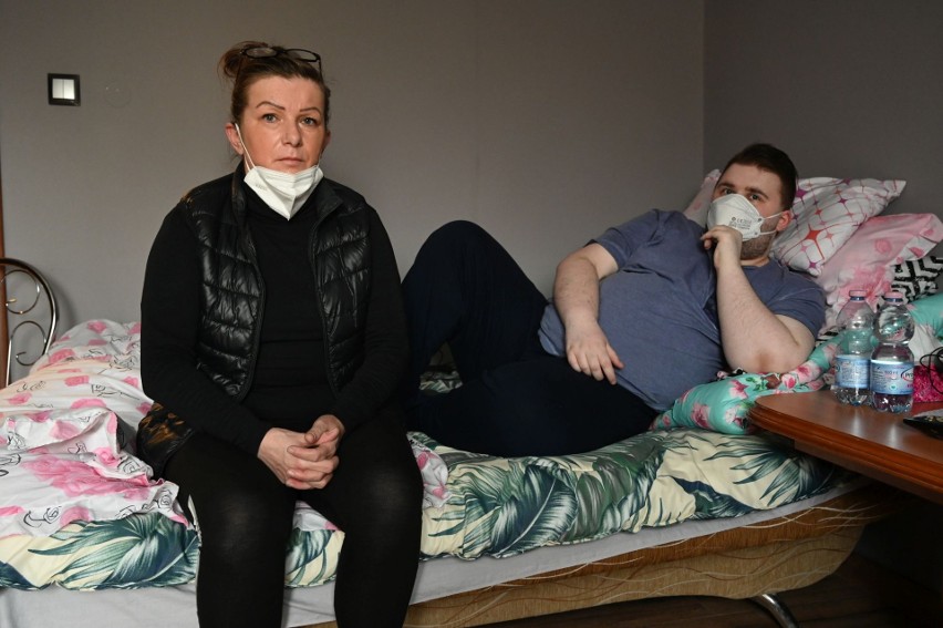Dramat rodziny z Jędrzejowa. Dariusza nie przyjęto do szpitala MSWiA w Kielcach, kilka dni później trafił pod respirator na Czerwonej Górze 