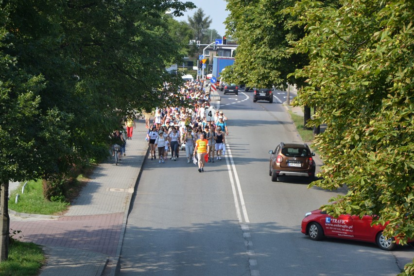 Pielgrzymi z Rybnika niosą prośby do Maryi