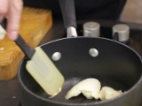 Zupa cebulowo-serowa (przepisy kulinarne) [WIDEO]