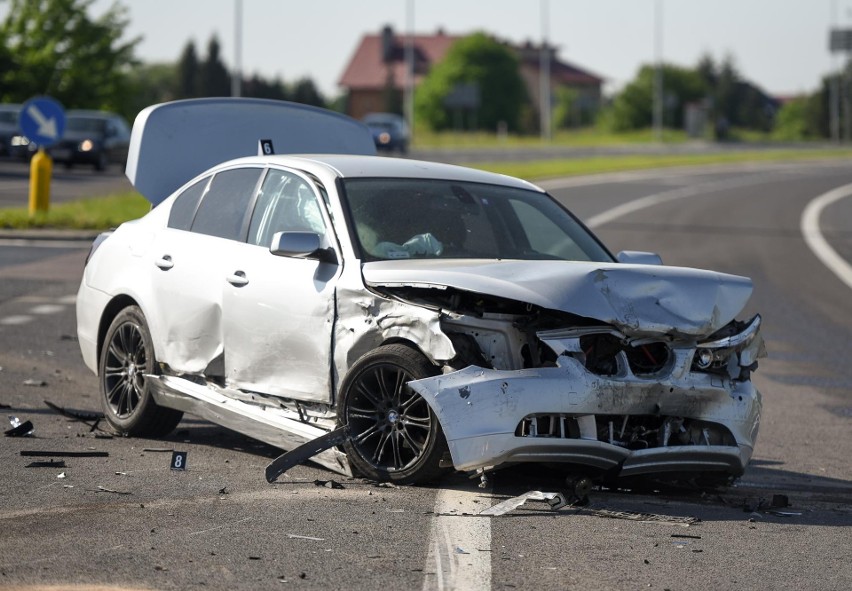 Wypadek drogowy na DK 94 w Skołoszowie. 4 osoby zostały poszkodowane