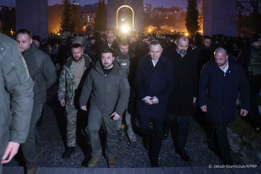 Prezydenci Polski i Ukrainy wspólnie odwiedzili Cmentarz...