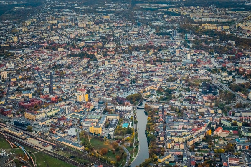 Nasze lotnisko jest trzecim (na trzynaście) w naszym kraju z...