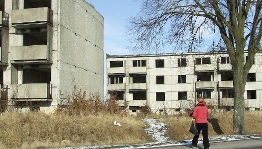 Budynki od lat stoją puste i niszczeją