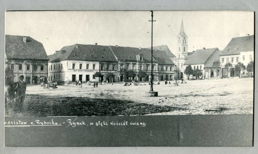 Rynek, a w tle kościół ewangelicki