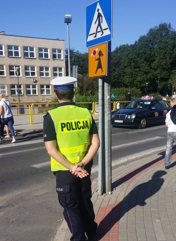 Policjanci ruchu drogowego od rana w rejonie szkół na...