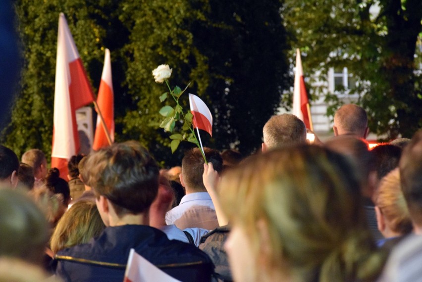 Kolejny "Łańcuch światła" w Lublinie. Protestowało około tysiąca osób [ZDJĘCIA]