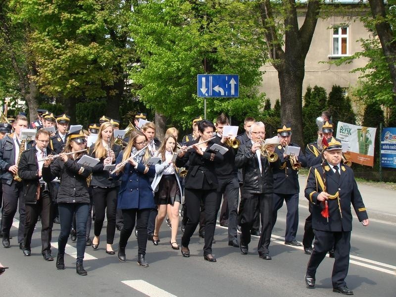 Biało-czerwona parada w Święto Konstytucji 3 maja w Oświęcimiu