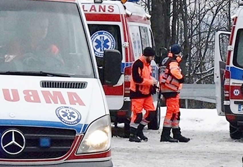 Pierwszej pomocy poszkodowanym udzielali strażacy OSP Wisła...
