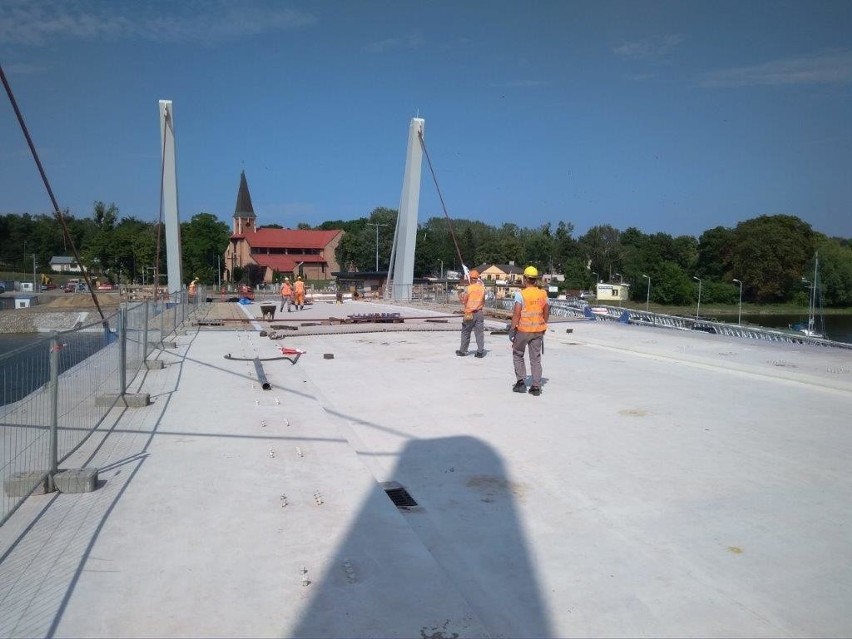 Zwodzone przęsła nowego mostu w gdańskim Sobieszewie już zamontowane! Skomplikowana operacja zajęła tylko cztery dni