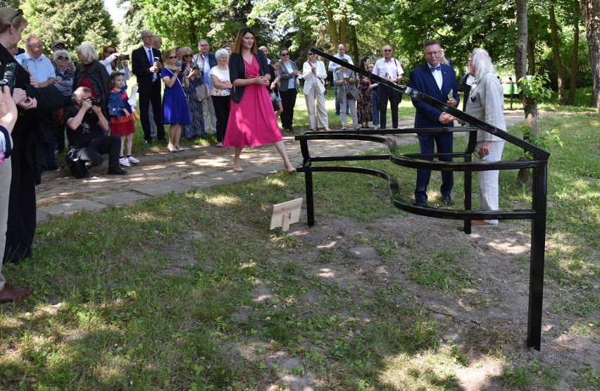 W parku przy pałacu w Szafarni pojawiła się rzeźba - w...