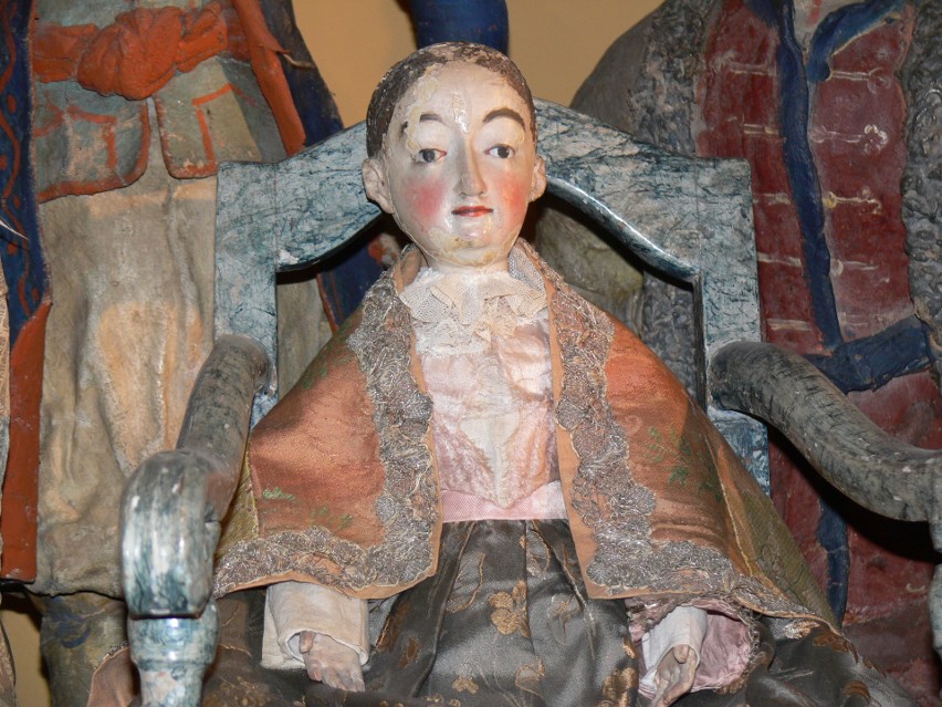 Sandomierska szopka z XVIII wieku z Muzeum Diecezjalnym w Sandomierzu. Zobacz niesamowite, drewniane figurki