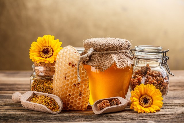 Skład pierzgi pszczelej to węglowodany, tłuszcze, białka, witaminy i minerały, dlatego uznawana jest za jeden z najbardziej wartościowych produktów spożywczych.
