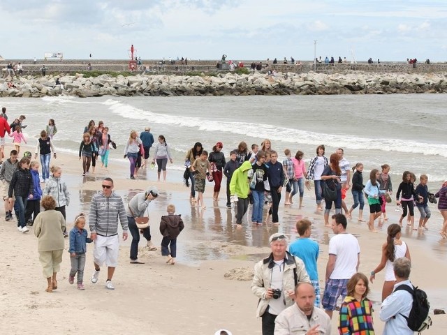 Plaża w Ustce. Spacery brzegiem Bałtyku są może i przyjemne, ale raczej jesienią a nie w środku lipca.